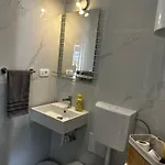 Fox Apartment Split