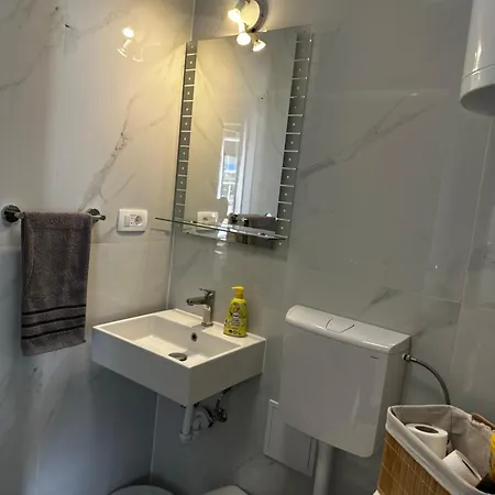 Fox Apartment Split
