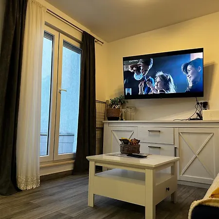 Fox Apartment Split